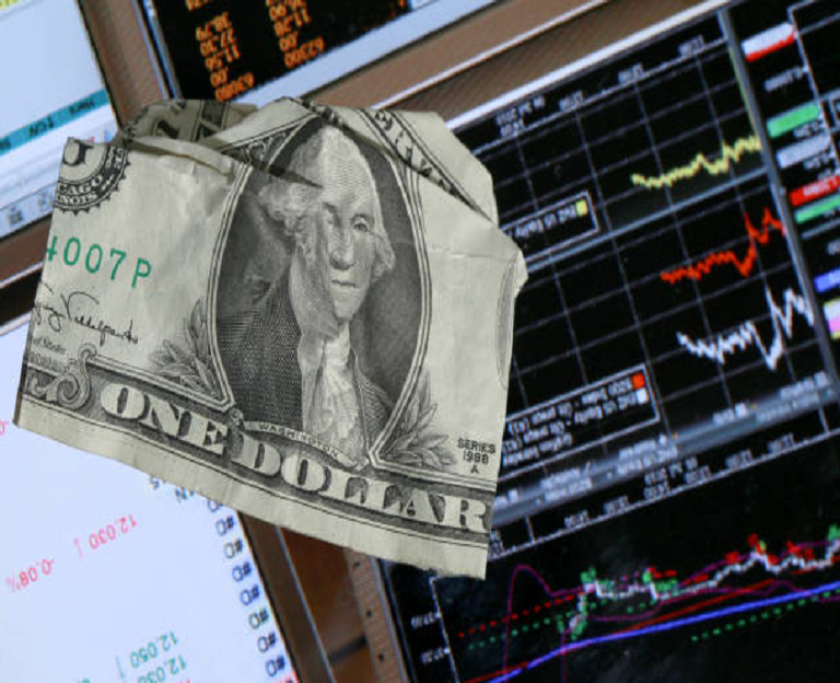 dolar1 Dólar sobe, Ibovespa oscila e mercado financeiro reage a cenário externo, expectativas de juros e cautela dos investidores no Brasil