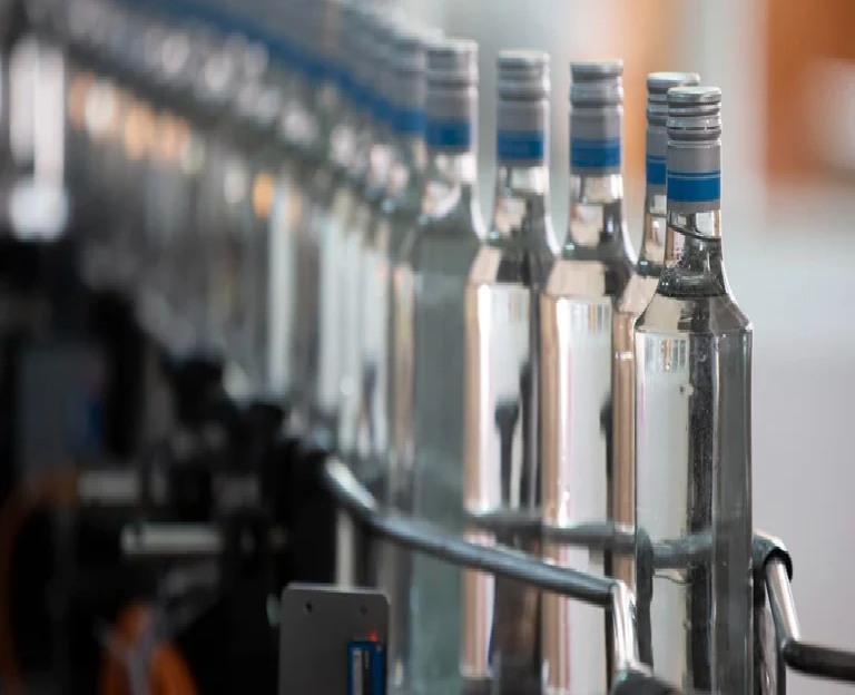 metanol4 Muito Além do Copo: Como a Crise do Metanol Redefine Confiança, Segurança e Responsabilidade na Hospitalidade Global