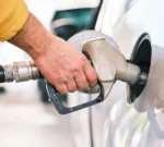 Petrobras aumenta gasolina, mas subsídio reduz alta a R$ 0,04 por litro