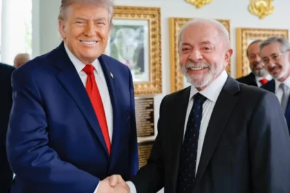 Brasil e Estados Unidos retomam negociações sobre tarifas após conversa entre Lula e Trump. Veja os principais pontos e os próximos passos.