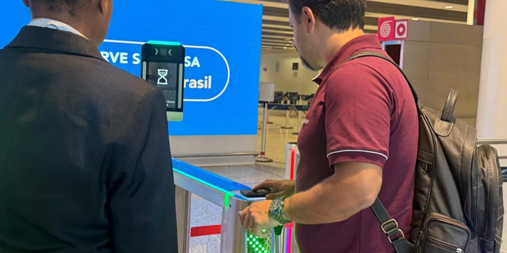 Governo lança política para ampliar e padronizar a biometria em portos, aeroportos e hidrovias, com foco em segurança e agilidade.